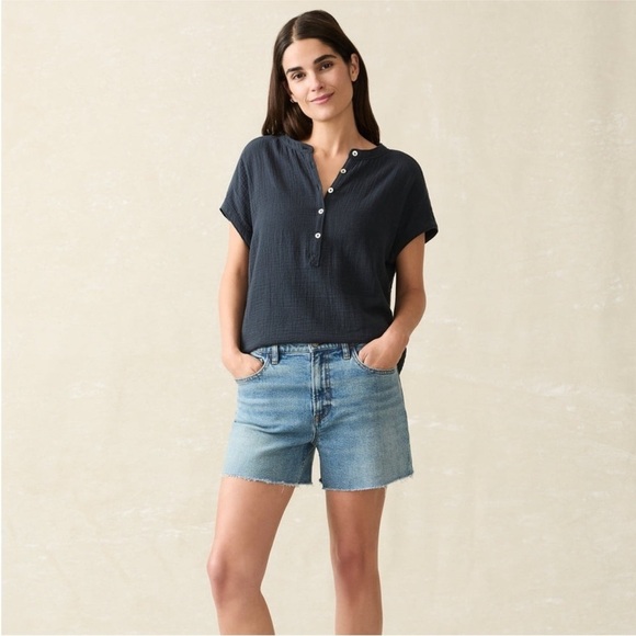 Faherty Dream Desmond Organic Cotton Top in navy blue
Size S - Picture 3 of 9